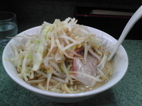 「ラーメン（野菜油多め）」@ラーメン二郎 新宿小滝橋通り店の写真