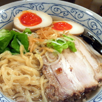 「塩しろ八麺 ￥900（チャーシュー3枚、味玉）」@旬麺しろ八の写真