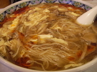 「スーラータンメン（大盛り）」@中国ラーメン 揚州商人 新橋店の写真