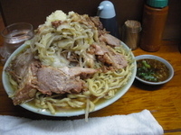 「豚マシ（ヤサイニンニク）」@ラーメン富士丸 板橋南町店の写真