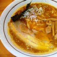 「赤ラーメン（750円）」@つけめん 美豚の写真