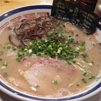 「ラーメン（￥680）赤オニ（￥100）替玉（替玉サービス券￥0）」@博多長浜らーめん 田中商店の写真