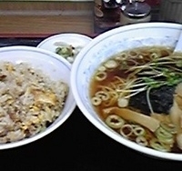 「半ラーメン（250円）+半チャーハン（230円）」@福しん 北千住東口店の写真
