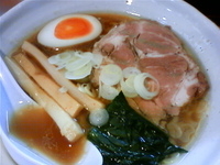 「醤油らぁめん+大盛+手打ち麺（￥750+￥100+￥20）」@爆じゅう餃子 餃点の写真