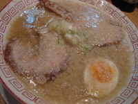 「ラーメン（アブラ多め）￥700」@元祖環七 下頭橋ラーメン 戸田店の写真