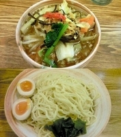 「野菜たっぷり盛りそば（小）+味玉」@中華そば へいぼんの写真