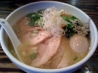 「えび塩らあめん+煮たまご+炙り焼豚」@麺や 鐙 本店の写真