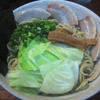 「煮干し油そば肉増し・大盛り 1030円」@煮干し 青樹の写真