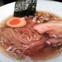 「ラーメン（大麦）・太麺 ￥700 +ランチタイムサービスの半ライ」@信濃神麺 烈士洵名の写真