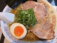 「鯵しょうゆ（背脂なし）（730円）」@俺らラーメン ちょもらんまの写真