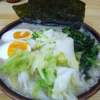 「塩ラーメン 650円+味玉/キャベツ/ほうれん草（各80円）」@壱成家 南越谷本店の写真