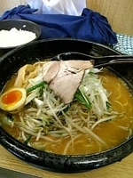 「味噌らーめん+半ライス」@麺屋ぱんどらの写真