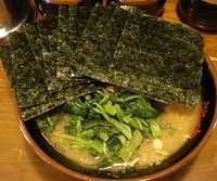 「ラーメン+3点セット（味付玉子・のり・ホウレン草を選択）、ライス」@横浜らーめん 笑の家の写真