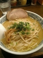 「味噌らーめん+大盛（無料）」@北海道らーめん 魚らん坂 両国店の写真