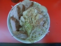 「ラーメン 700円 + 豚 150円 + 味玉（ヤサイW + ニ」@モッコリ豚の写真