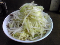 「ラーメン（野菜マシマシニンニクマシマシ）」@蓮爾 さんこま店の写真