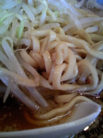 「ラーメン（麺かため・ニンニク抜き）600円」@ラーメン髭の写真