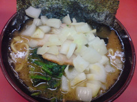 「ラーメン（麺固め）+たまねぎ」@ラーメン杉田家の写真