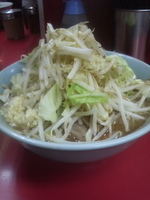 「小ラーメン（少なめ）ヤサイ+カラメ+にんにく」@ラーメン二郎 桜台駅前店の写真