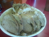 「ラーメン+豚+味玉+魚粉（やさいニンニクダブル）」@モッコリ豚の写真