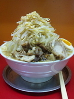 「ラーメン（野菜ダブル・ニンニク・カラメ）」@モッコリ豚の写真