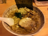 「醤油ラーメン（ふつう）」@ラーメン新天地の写真