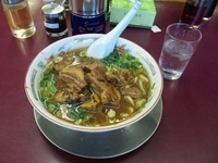 「角煮ラーメン+普通盛り（めっちゃ、多いぜぇ）」@手打らーめん 勝龍の写真