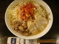 「ラブメン（小）+ニンニク+唐辛子+アブラ+カラメ」@ラブメン 楽々の写真