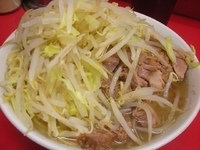 「小豚入り700円ヤサイアブラ」@ラーメン二郎 小岩店の写真