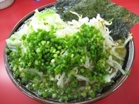 「中盛ラーメン 740円 + キャベツ20円 + もやし50円 +」@上越家の写真