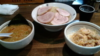 「チャーシューつけ麺（黒）、チャーシュー丼」@こってりらーめん 誉の写真