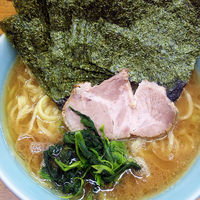 「とんこつ醤油ラーメン 中盛 750円 のり増し 100円」@横浜ラーメン 武蔵家 志木店の写真