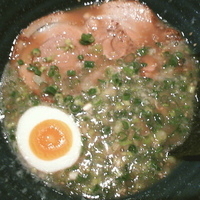 「みそとんこつ（バリカタ）¥780 ねぎ増し￥100 替え玉¥10」@とんこつ屋 秀虎の写真