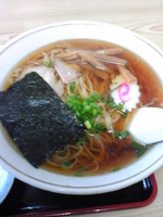 「ラーメン（500円）、餃子（300円）」@勇福の写真