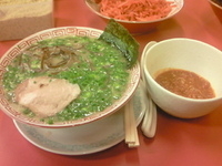 「ねぎらーめん（750円）+豚トマト（100円）+替玉（100円）」@博多長浜らーめん もりやの写真