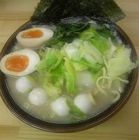 「塩ラーメン（麺カタメ）+うずら+味付たまご+キャベツ+ホウレン草」@壱成家 南越谷本店の写真