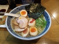 「特選 塩ラーメン + ぎょうざ（無料サービス券）」@らーめん しおの風 本店の写真