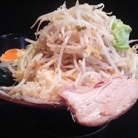 「らーめん + 味玉（サービス） 野菜大盛・にんにくあり ￥690」@麺屋 荒井の写真