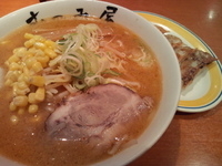 「みそラーメン（餃子サービス中）750円」@らーめんむつみ屋げんき軒 ららぽーと柏の葉店の写真