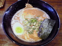 「とんこつらーめん（ハリガネ）+替え玉（ハリガネ）」@とんこつ屋 秀虎の写真