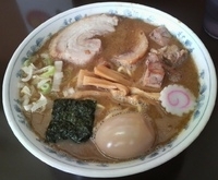 「中華そば+半肉盛り+味玉」@次念序の写真