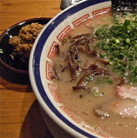 「らーめん（￥680）赤オニ（￥100）」@博多長浜らーめん 田中商店の写真