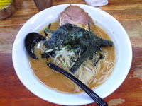 「みそらーめん（中盛無料）+カレー丼 750円」@ラーメン屋 桑原亭 東川口店の写真