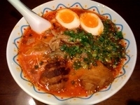 「比内地鶏のらーめん（黒￥300）ほぐし豚丼（￥150）」@音麺酒家 楽々の写真