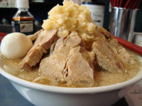 「ラーメン+豚W+味玉（ヤサイ・ニンニクマシ・カラメ）」@へーちゃんラーメンの写真