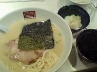 「らーめん白、丸秘トッピング（岩のり）、温たまご、替え玉」@麺屋 のすけの写真