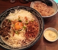 「辛まぜそば（並）+たまねぎ+まかないごはん」@濃・淡つけ麺 三四郎の写真