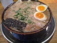 「豚骨チャーシュー+味玉（1000円）」@豚の骨の写真