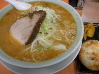 「味噌ラーメン（750円）焼きおにぎり（150円）」@ラーメン専門店 おり久の写真
