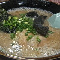 「とんこつ白ラーメン（￥600）替え玉（￥100）」@ラーメン 三浦屋の写真